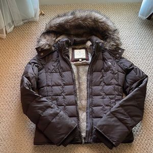 Abercrombie & Fitch faux fur lined puffer. Size M. Brown